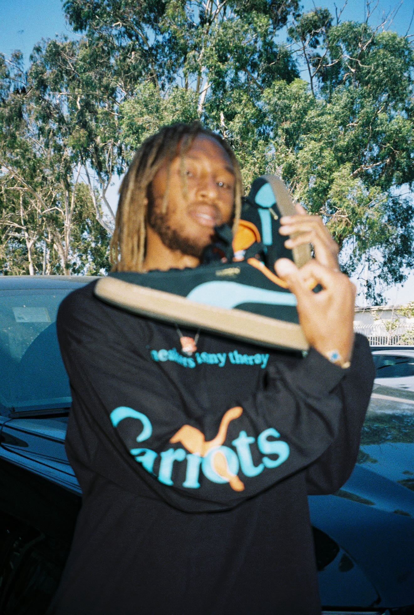 SNEAKERS IS MY THERAPY LONG SLEEVE                     BY LOVE ALWAYS    CARROTS X PUMA